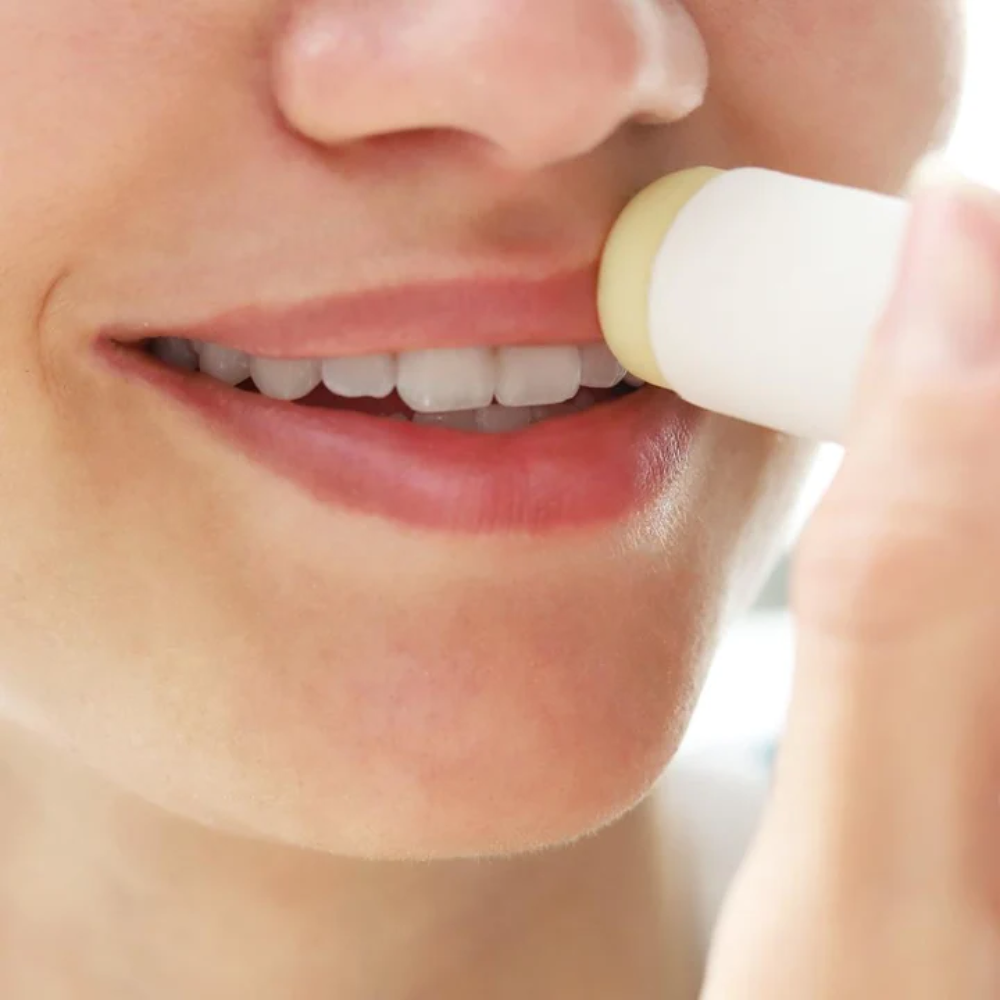 Natürlicher Lippenpflegestift in Papierhülse | Mango & Granatapfel | truemorrow | V Welt